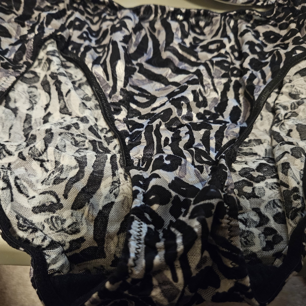 Wacoal Black And Gray Lingerie Set - image 2